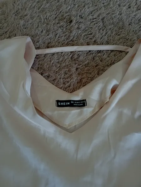 Blusa Shein em Cetim