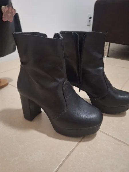 bota preta de salto alto