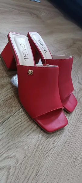Tamanco vermelho