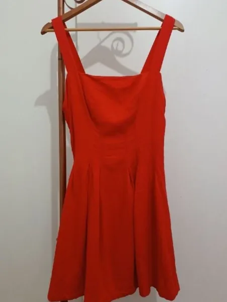 vestido farm vermelho vibrante