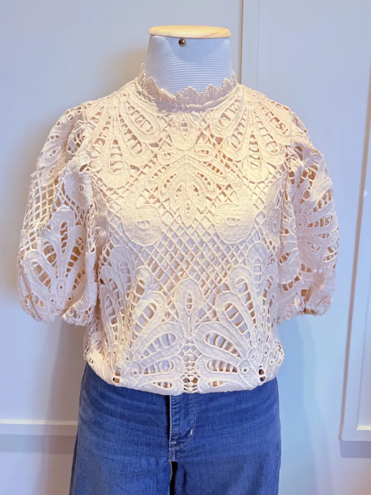 blusa femina de renda