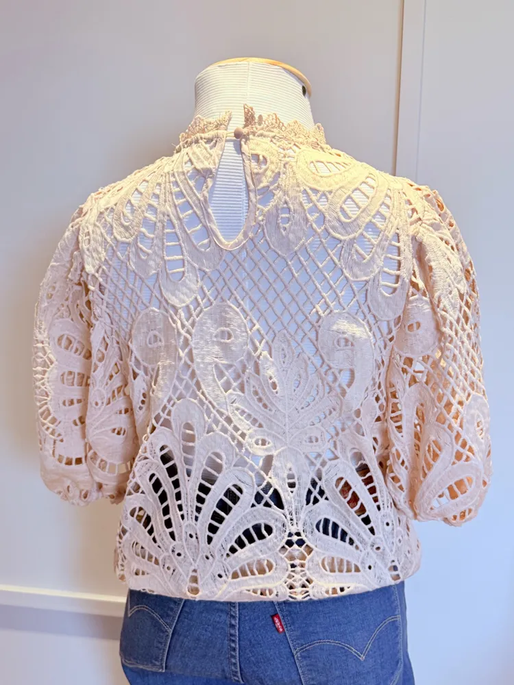 blusa femina de renda