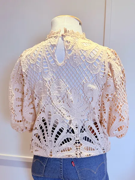 blusa femina de renda