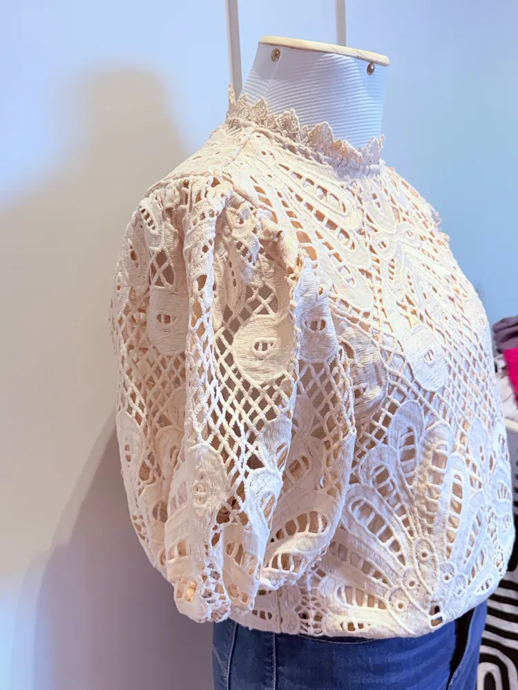 blusa femina de renda