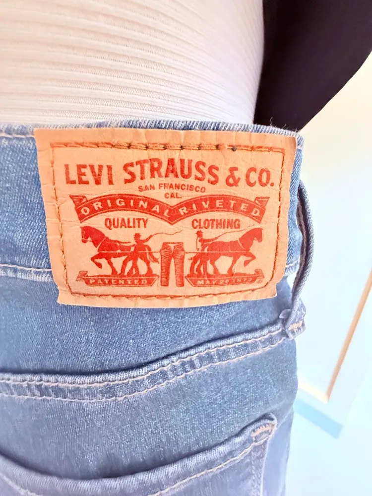 calca levis