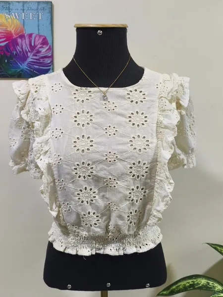 Blusa com detalhes em babados