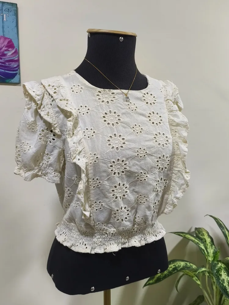 Blusa com detalhes em babados