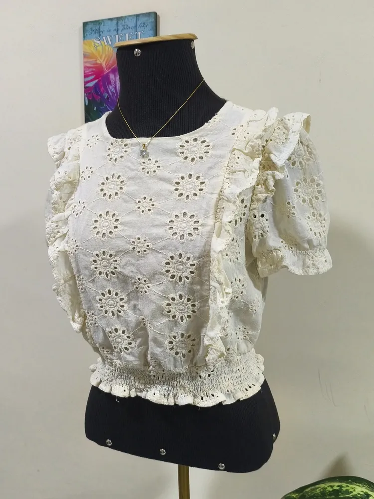 Blusa com detalhes em babados