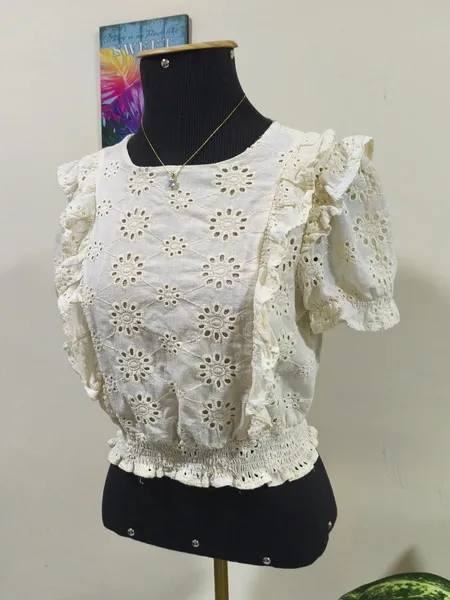 Blusa com detalhes em babados