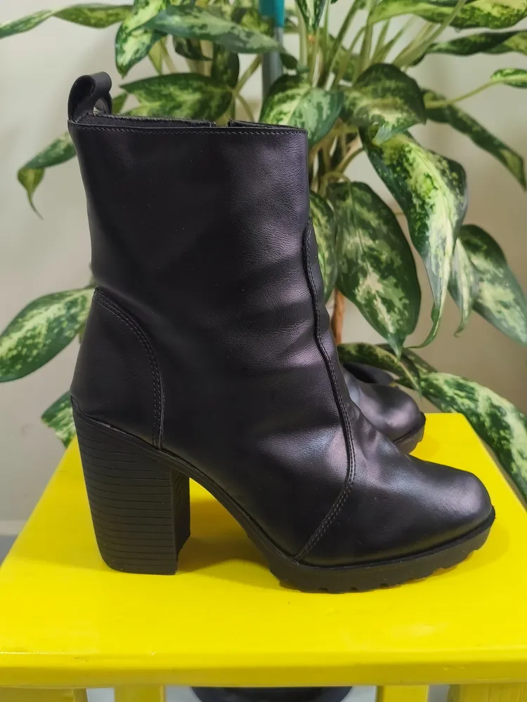 Bota dubuy número 37