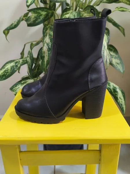 Bota dubuy número 37