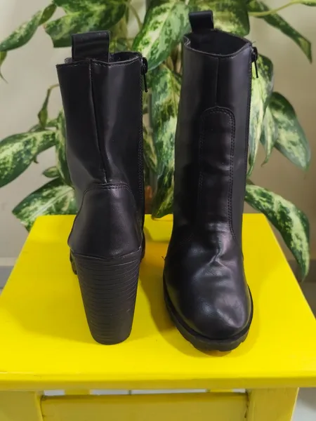 Bota dubuy número 37