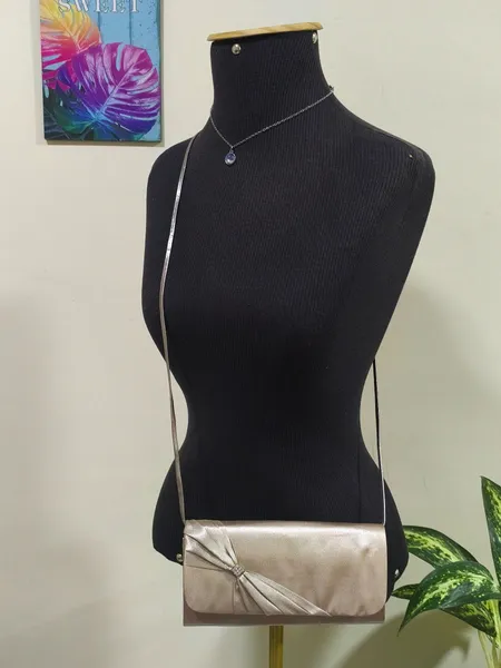 Bolsa transversal ou de mão
