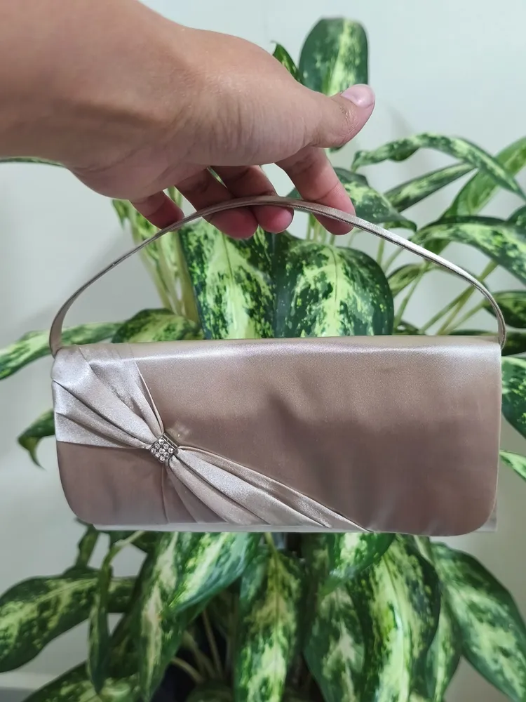 Bolsa transversal ou de mão