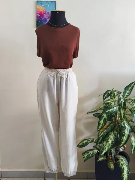 Calça jogger de linho. Tamanho G