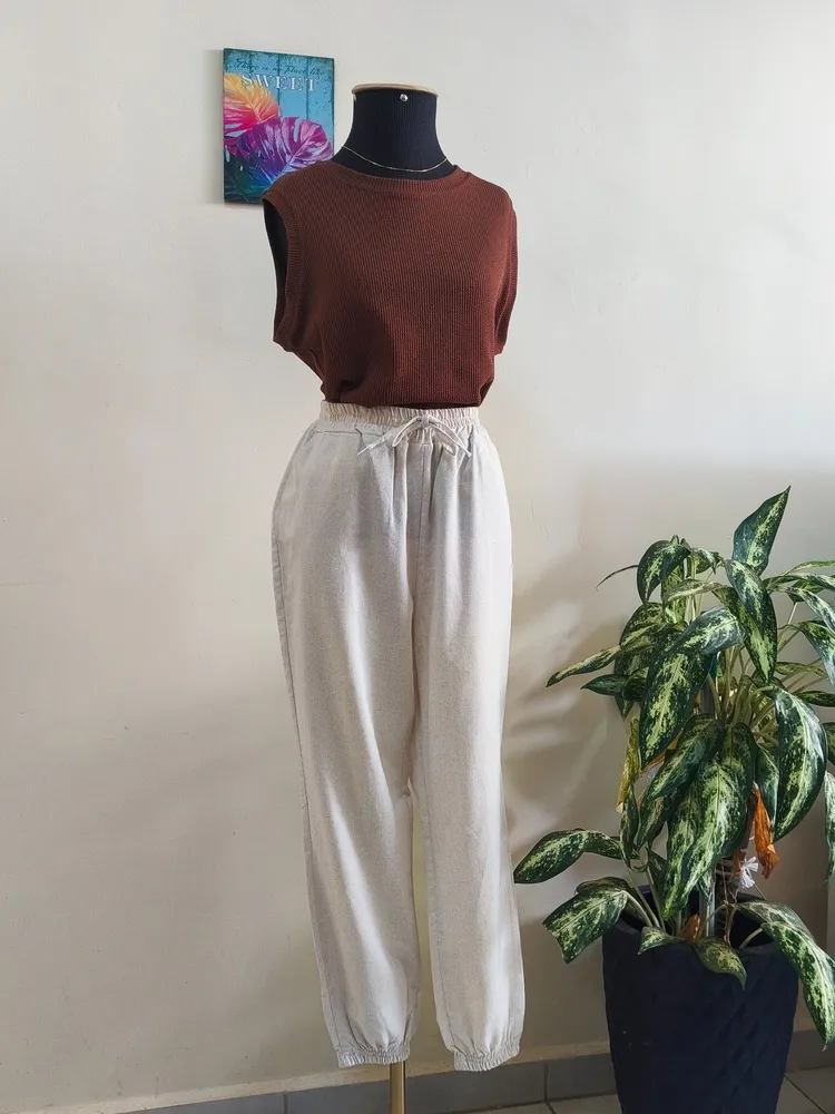 Calça jogger de linho. Tamanho G