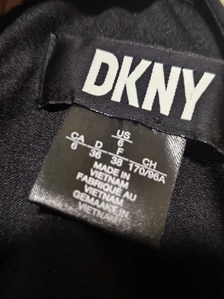 Vestido midi transpassado DKNY