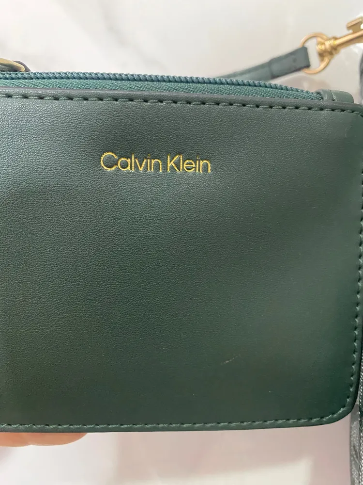 Bolsa Calvin Klein impecável