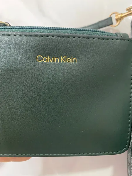 Bolsa Calvin Klein impecável