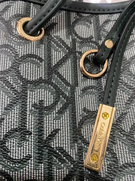Bolsa Calvin Klein impecável