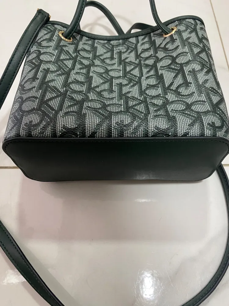 Bolsa Calvin Klein impecável