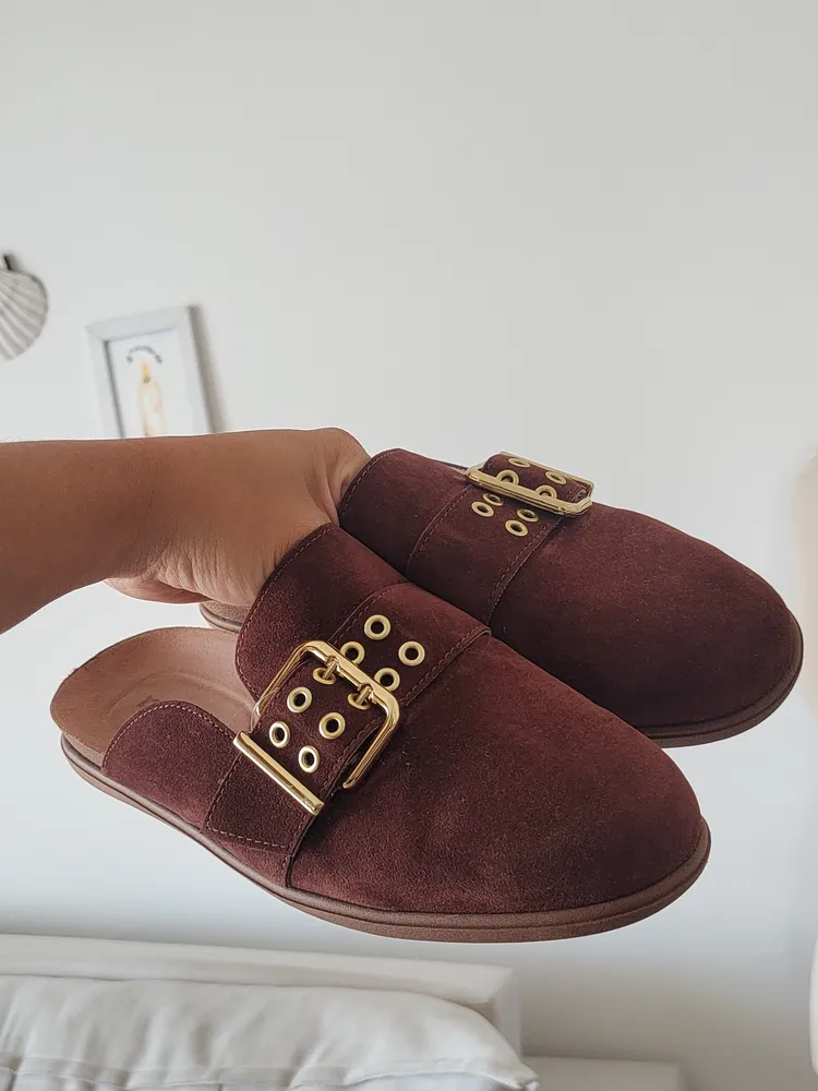 mule moleca marrom