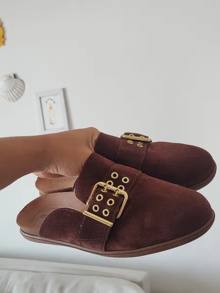 mule moleca marrom