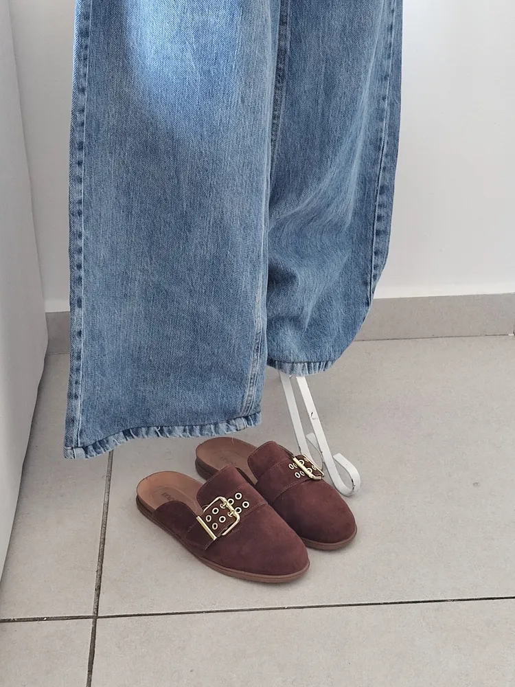 mule moleca marrom