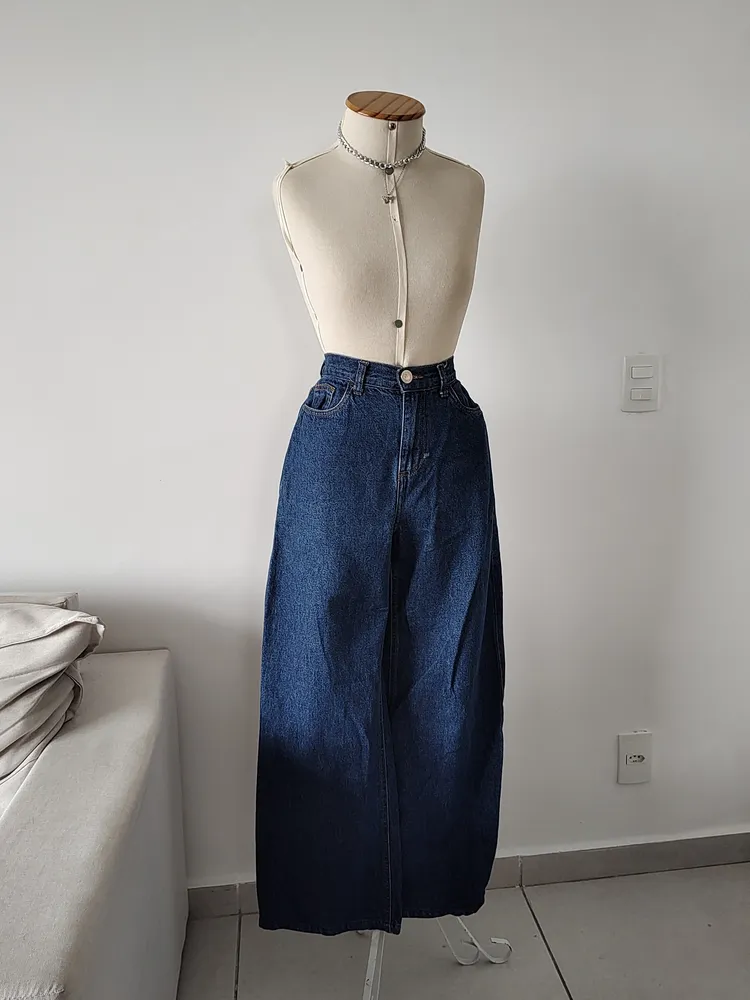 calça wide lavagem azul escuro jeans