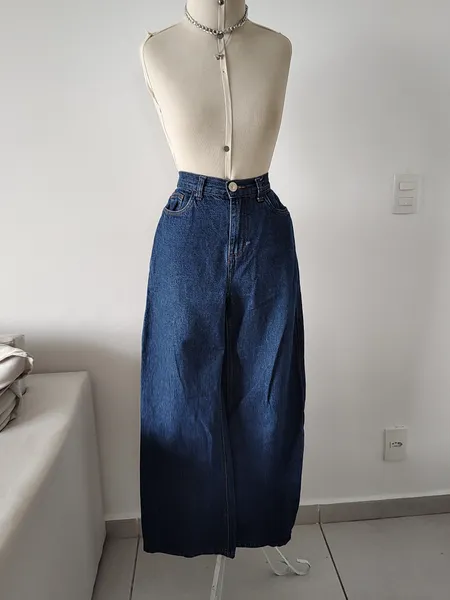 calça wide lavagem azul escuro jeans