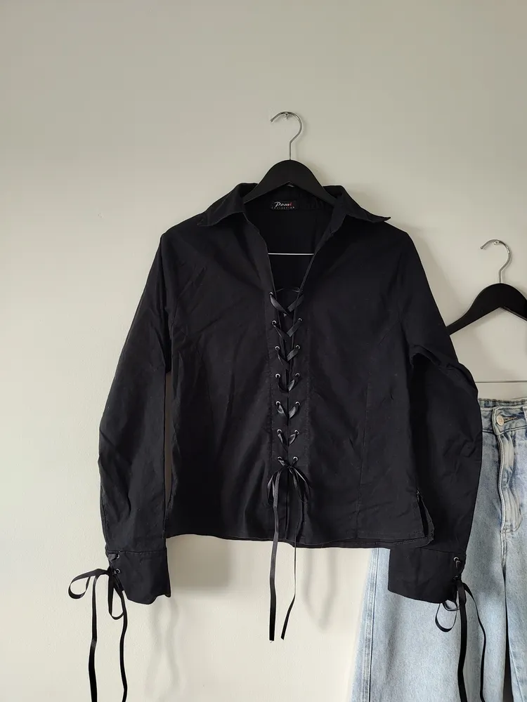 CAMISA COTTAGECORE PRETA GÓTICA COM LAÇOS