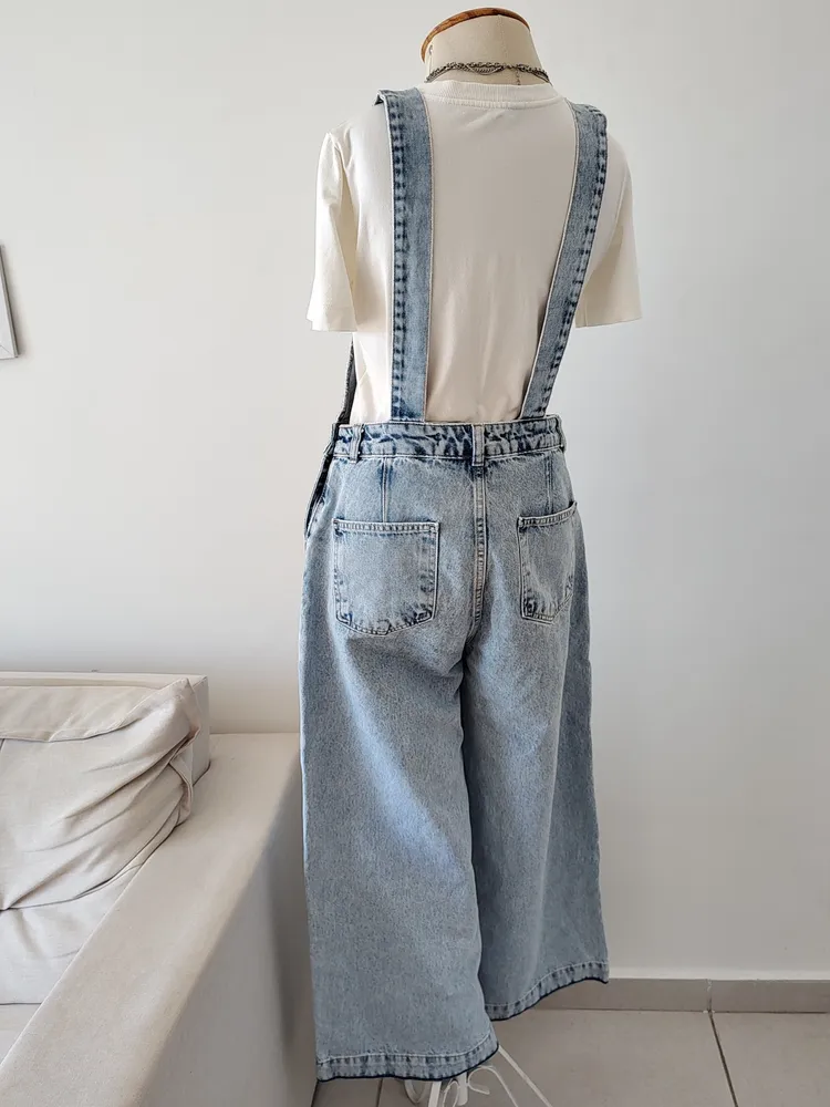 JARDINEIRA MACACÃO JEANS LAVAGEM CLARA