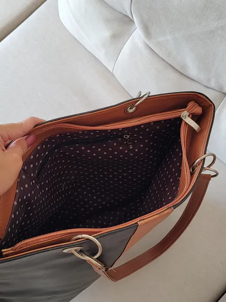 BOLSA GRANDE PRETA COM DETALHES MARROM