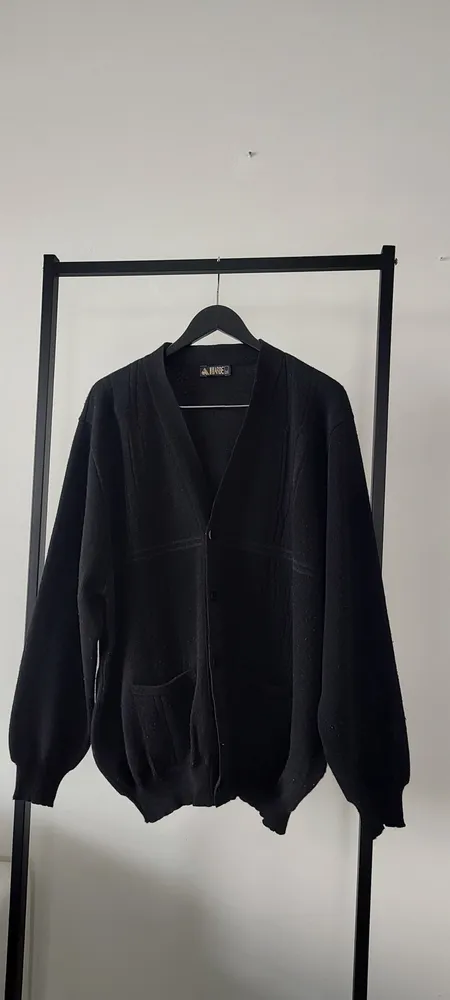 CARDIGAN PRETO COM BOLSOS LÃ PESADA QUENTINHA LINDA
