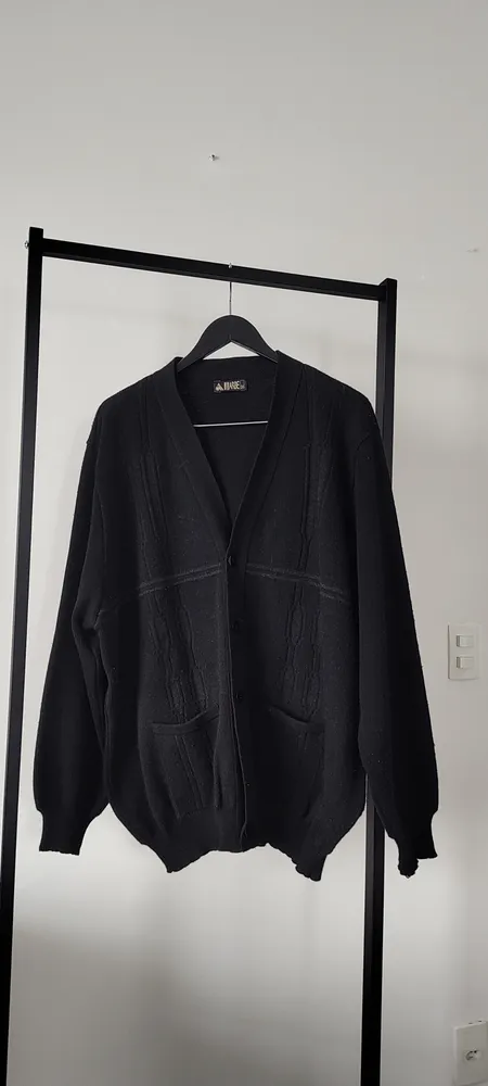 CARDIGAN PRETO COM BOLSOS LÃ PESADA QUENTINHA LINDA