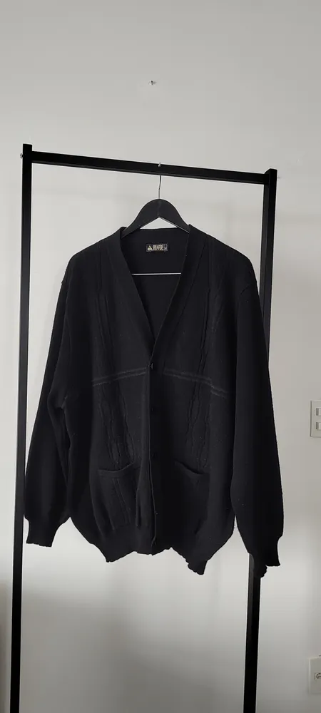 CARDIGAN PRETO COM BOLSOS LÃ PESADA QUENTINHA LINDA