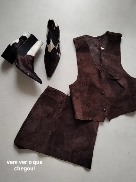 CONJUNTO SAIA E COLETE COURO MARROM (PP)