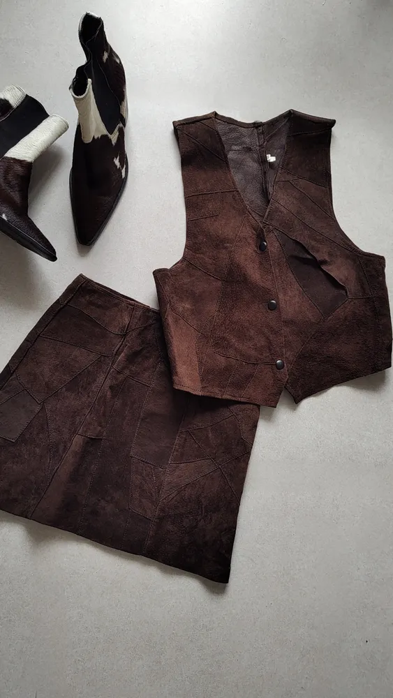CONJUNTO SAIA E COLETE COURO MARROM (PP)