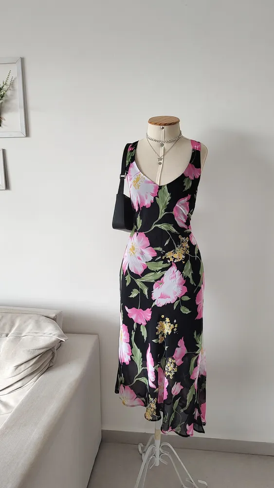 VESTIDO PRETO FLORIDO FLUIDEZ (M