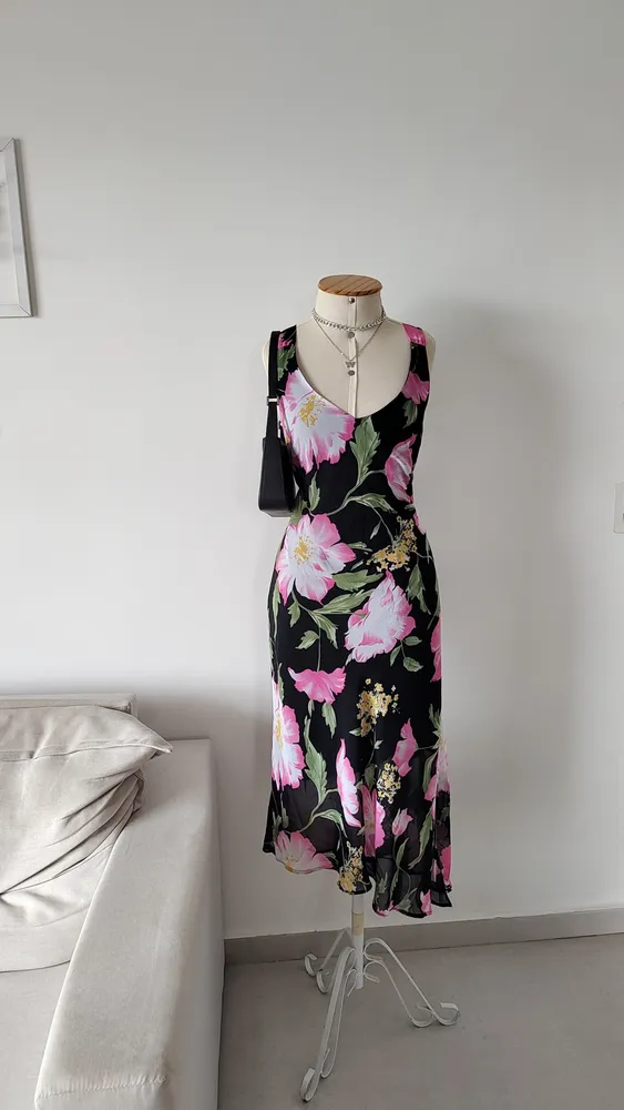 VESTIDO PRETO FLORIDO FLUIDEZ (M