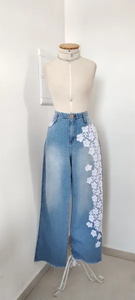 CALÇA JEANS RENDA ROMÂNTICA (40)
