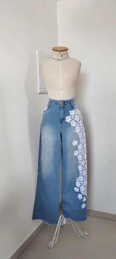 CALÇA JEANS RENDA ROMÂNTICA (40)
