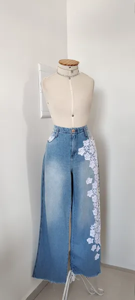 CALÇA JEANS RENDA ROMÂNTICA (40)