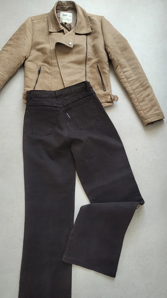 CALÇA RETA ALGODÃO MARROM BORDADOS LATERAIS (M)