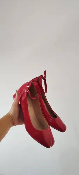 SAPATINHO BICO QUADRADO VERMELHO (38