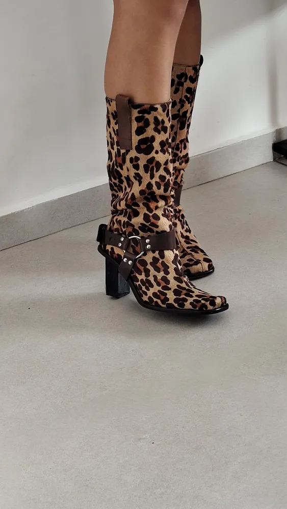 BOTA ANIMAL PRINT COURO FEITO A MÃO (TAM 36)