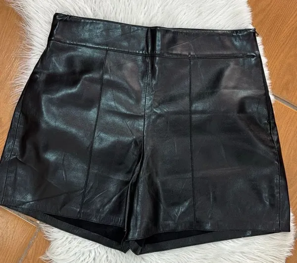 SHORTS ZARA COURO