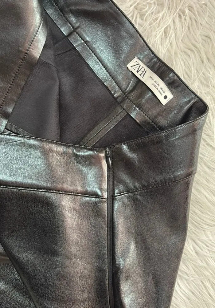 SHORTS ZARA COURO