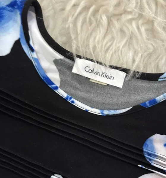 blusinha Calvin KLEIN estampada