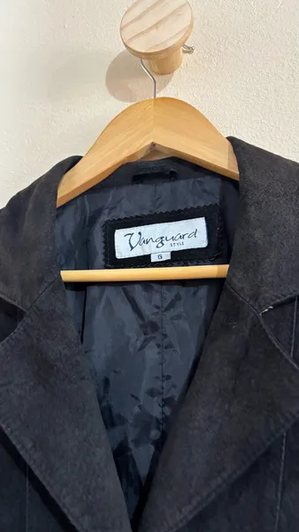 Blazer de couro acinturado estilo trench curto tamanho G